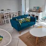 Charmante Maison Avec Garage, A Proximite De La *