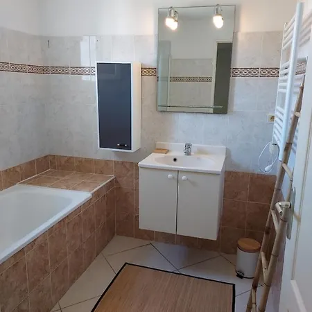 Holiday home Charmante Maison Avec Garage, Acces Direct A La Leucate