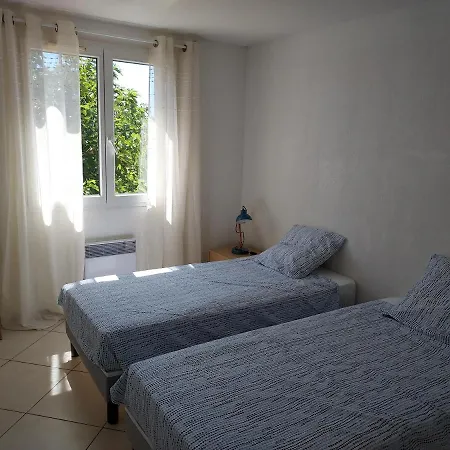 Holiday home Charmante Maison Avec Garage, Acces Direct A La