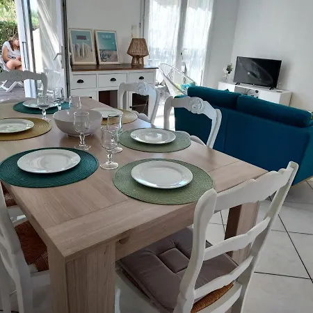 Charmante Maison Avec Garage, Accès Direct à La Hébergement de vacances