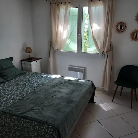 Charmante Maison Avec Garage, A Proximite De La *